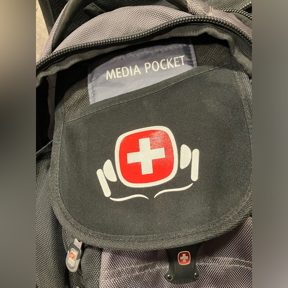 Swiss Gear Multi - Pocket Airflow Cushioned Black/Gray Backpack - Picture 2 of 7